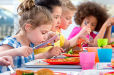 Primariy school children eating school lunch