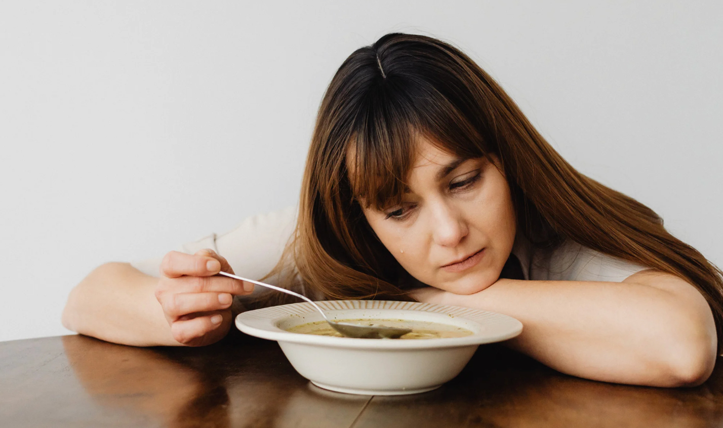 eating-neurodivergent-woman-4